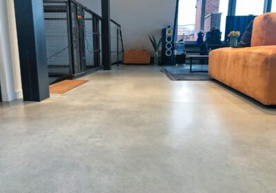 Podłoga z betonu polerowanego mieszkaniu w Poznaniu